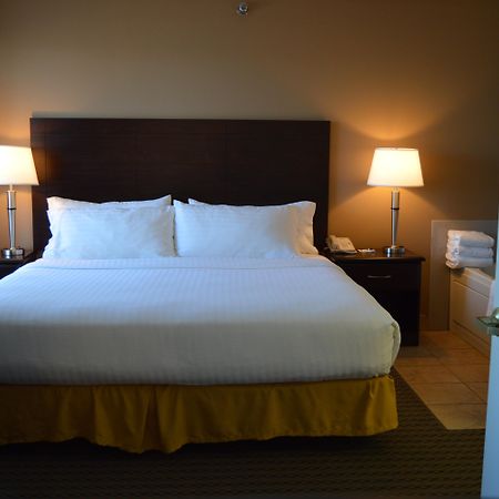 Holiday Inn Express & Suites Winner By Ihg Esterno foto