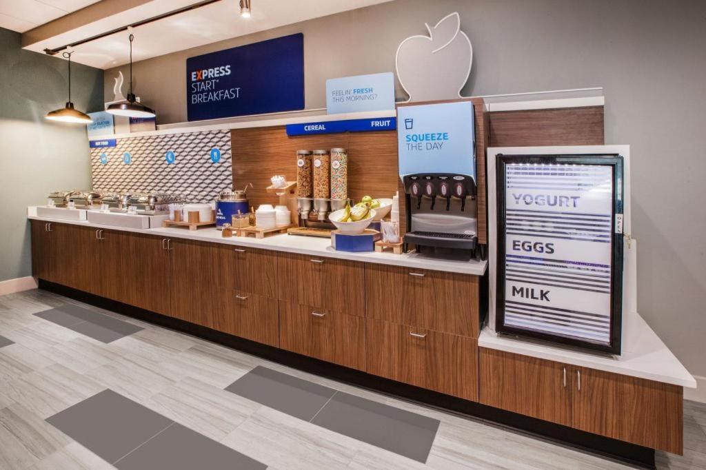 Holiday Inn Express & Suites Winner By Ihg Esterno foto