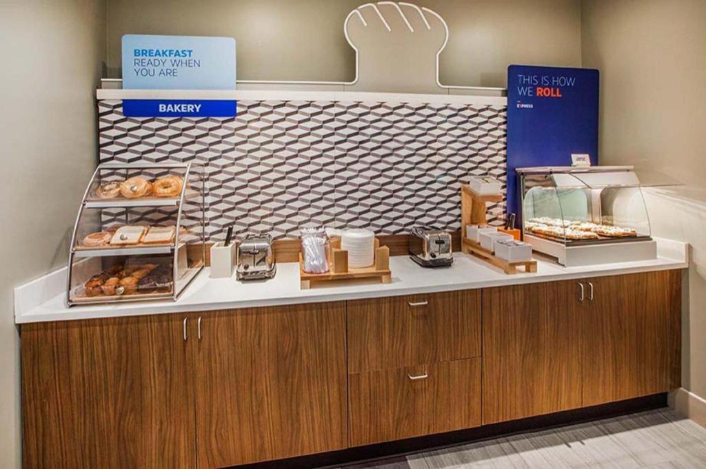 Holiday Inn Express & Suites Winner By Ihg Esterno foto