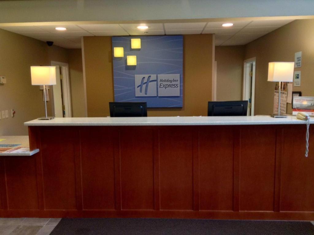 Holiday Inn Express & Suites Winner By Ihg Esterno foto