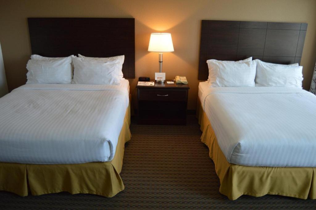 Holiday Inn Express & Suites Winner By Ihg Esterno foto