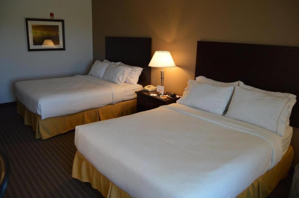 Holiday Inn Express & Suites Winner By Ihg Esterno foto