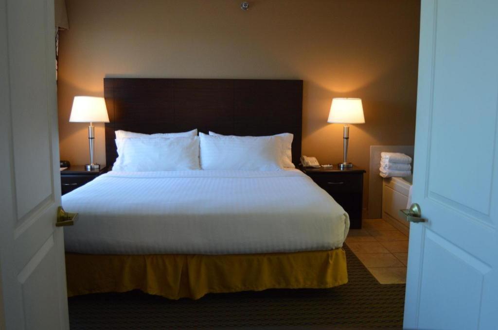 Holiday Inn Express & Suites Winner By Ihg Esterno foto