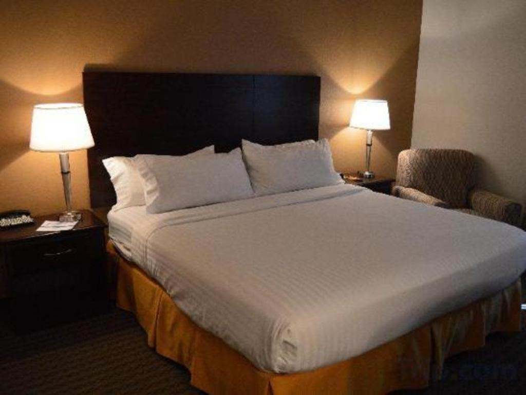 Holiday Inn Express & Suites Winner By Ihg Esterno foto